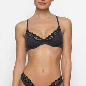 SKIMS Black Lace-Trim Bra 36DD